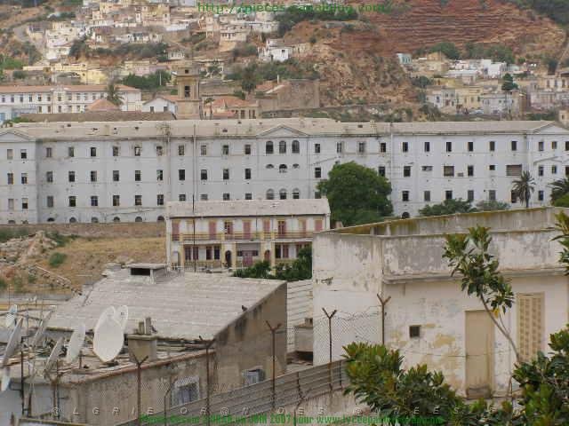 ORAN 2007 006 CE QU IL RESTE NIVEAU HOPITAL BAUDENS.jpg
